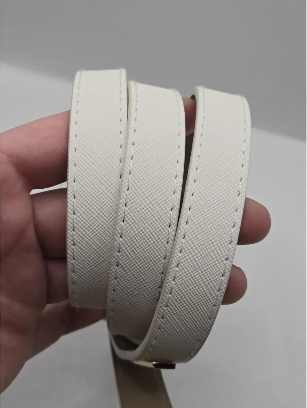 Steve Madden Women's White Saffiano Leather Skinny Belt Gold Buckle Plaque Sz M